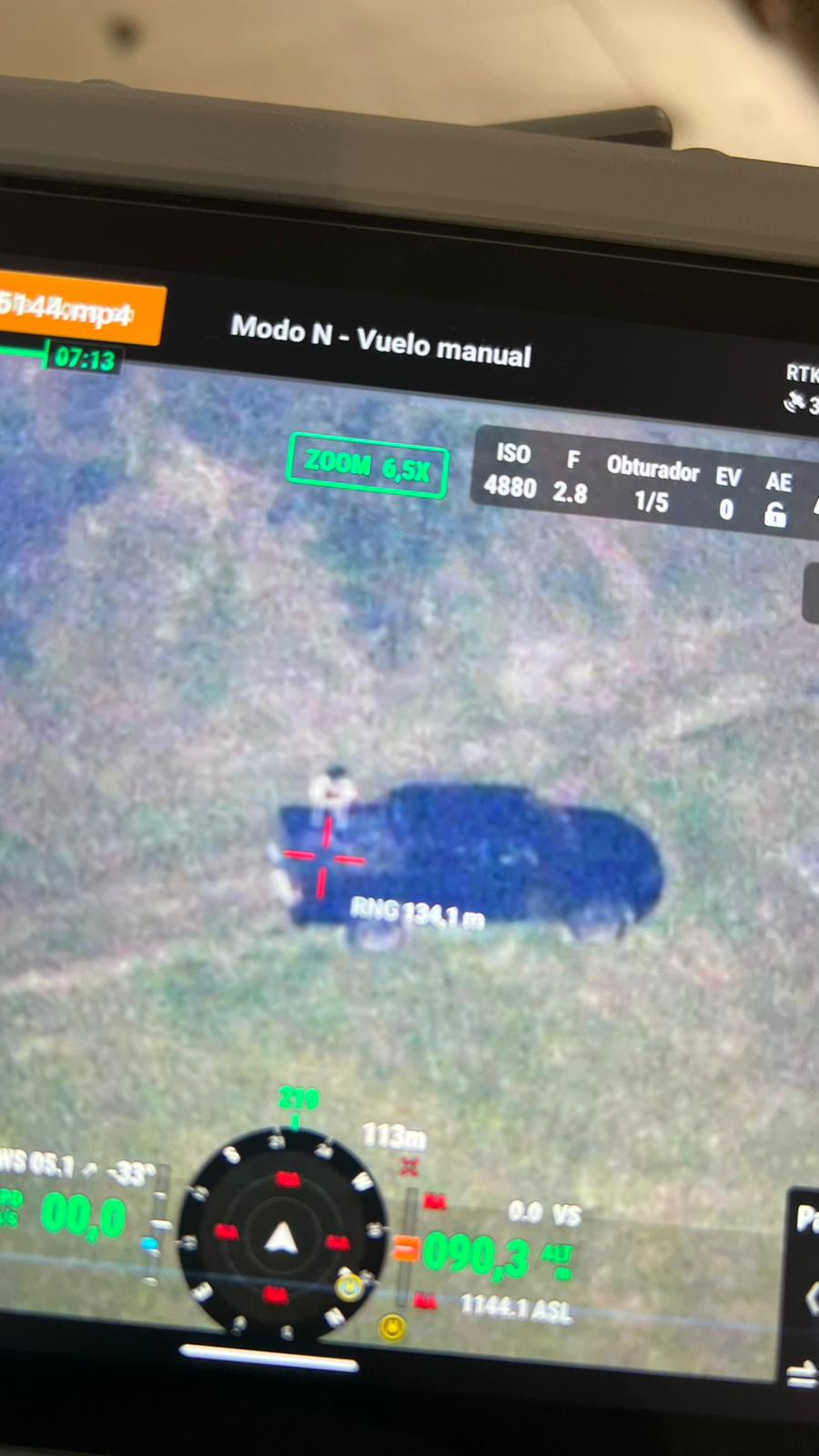 Identificación térmica de vehículo a 134 metros con zoom 6.5x
