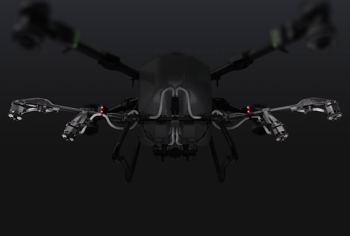 DJI Agras T100 pulverizando